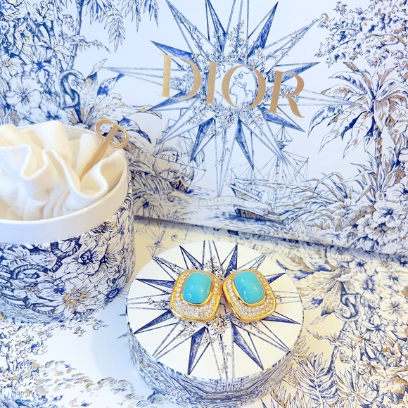 DIOR “Effervescent Peace” Gold Plated Clip On Earrings Jewelry by Christian Dior - Picture 1 of 11